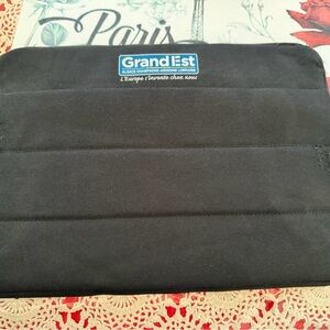 Grand Est Black Padded Laptop Sleeve
